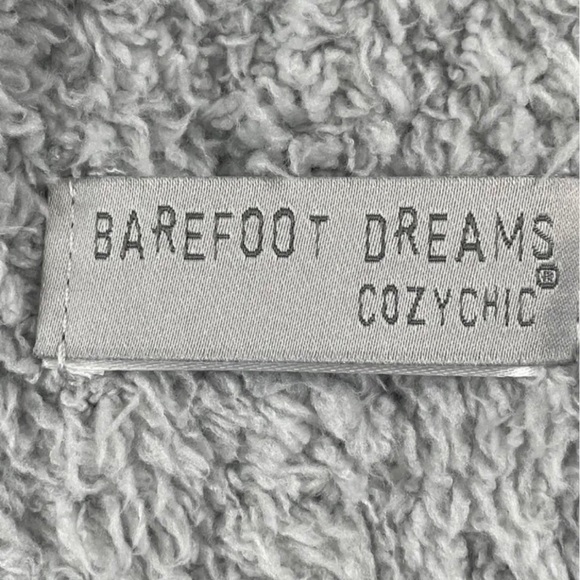 BAREFOOT DREAMS COZYCHIC THROW BLANKET OCEAN/BLUE - Picture 5 of 5